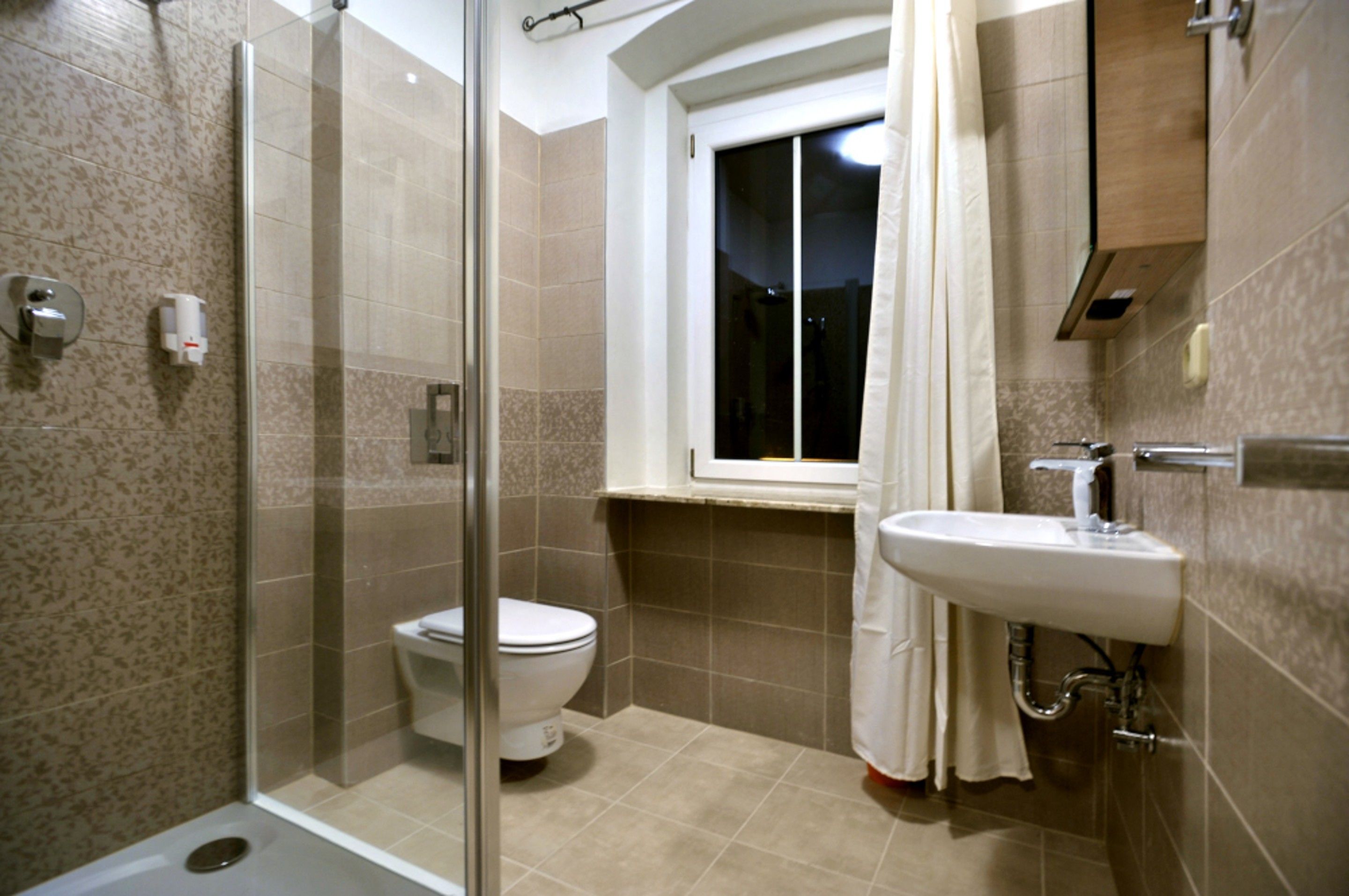 Apartment (Vanessa 2) | Badezimmer | Dusche, Handtücher