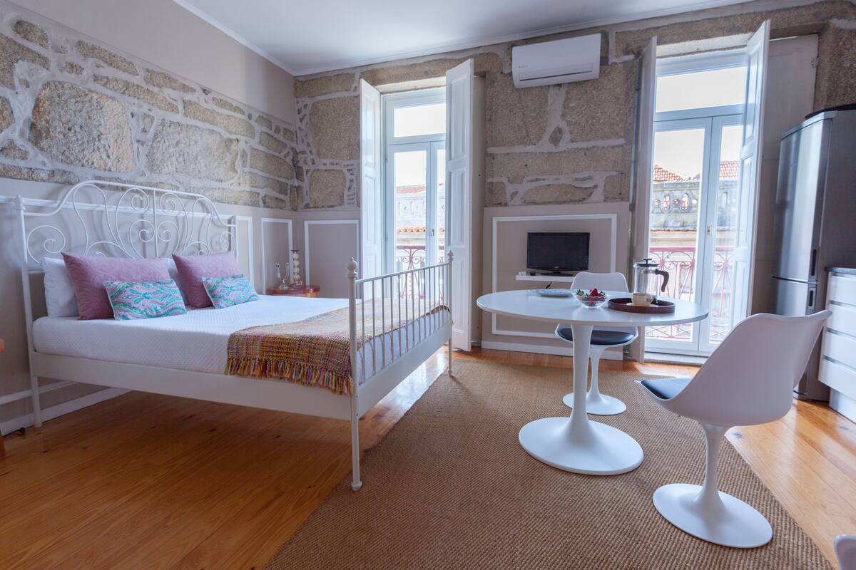 Studio (3F) | Soundproofing, iron/ironing board, WiFi (free), bed sheets