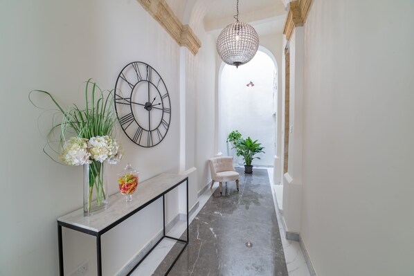 Standard Apartment, Ensuite (Carmelita) | Lobby - Carmelita (Valletta)