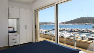 Classic Apartment, 1 Double Bed with Sofa bed, Sea View | Desk, blackout curtains, soundproofing, iron/ironing board