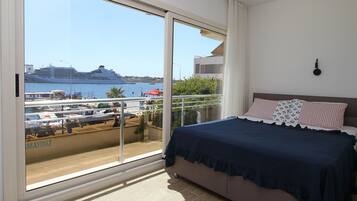 Classic Apartment, 1 Double Bed with Sofa bed, Sea View | Desk, blackout drapes, soundproofing, iron/ironing board