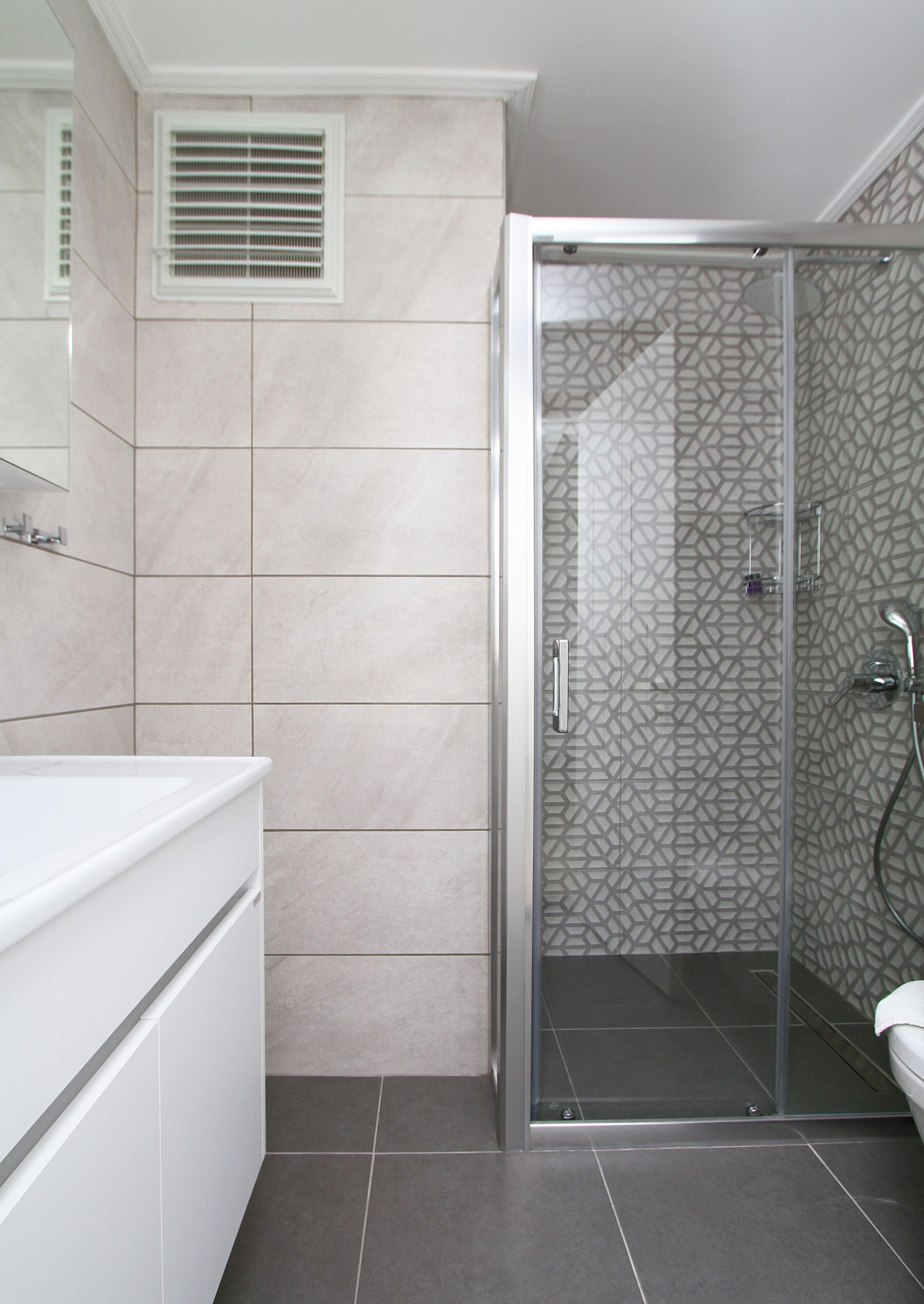 romantic apartment, 1 double bed with sofa bed, sea view | bathroom | shower, rainfall showerhead, hair dryer, slippers