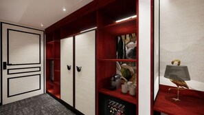 A hallway with a wooden wardrobe, a shelf with decorative items, and a lamp. - HOTEL DE FRANCE ET D'ANGLETERRE (Pauillac)