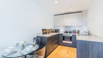 Apartment, 1 Bedroom | Private kitchen | Fridge, microwave, oven, stovetop