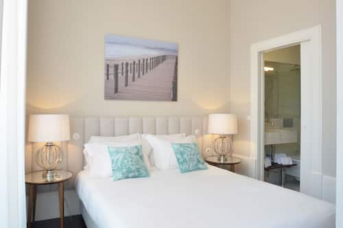 Market - 1A | Individually decorated, individually furnished, soundproofing