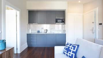 Market 4A | Private kitchen | Fridge, microwave, stovetop, espresso maker
