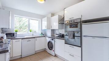 Apartment, 3 Bedrooms | Living room | Flat-screen TV