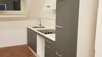 Full-sized fridge, microwave, stovetop, coffee/tea maker