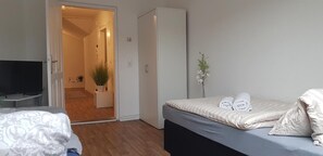 Ropa de cama de alta calidad, sistema de insonorización, wifi gratis