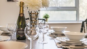 Apartment, 2 Bedrooms | In-room dining - Smart Flat near Chislehurst (Chislehurst)