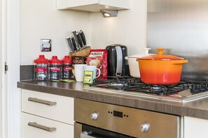 House, 5 Bedrooms | Private kitchen