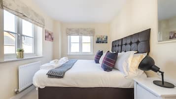 House, 5 Bedrooms | Iron/ironing board, free WiFi, bed sheets