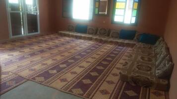 Petit déjeuner continental (5 EUR par personne)