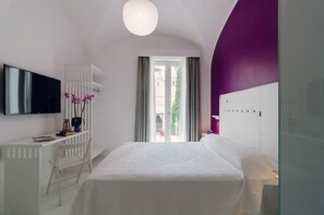 Double Room, 1 Queen Bed | Individually decorated, individually furnished, desk, blackout curtains - Ravello In (Ravello)