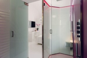 Double Room, 1 Queen Bed | Bathroom | Shower, hydromassage showerhead, eco-friendly toiletries, hair dryer - Ravello In (Ravello)