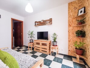 3 slaapkamers, een bureau, een strijkplank/strijkijzer, wifi