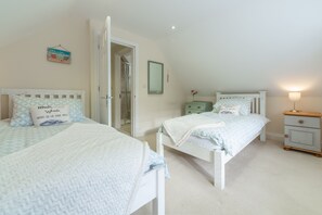 2 Schlafzimmer, Reisekinderbett, Internetzugang, Bettwäsche