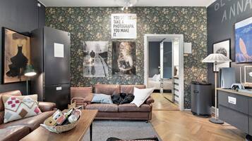 Smart TV 55-inci dengan saluran TV digital dan konsol video game