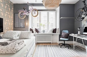 Classic Room | Individually decorated, individually furnished, desk, laptop workspace