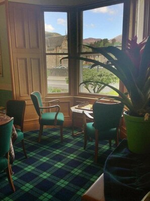 Free daily cooked-to-order breakfast 