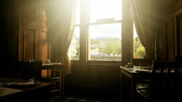 Free daily cooked-to-order breakfast