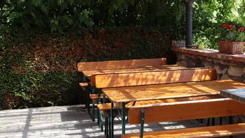 Breakfast, lunch, dinner served; barbecue