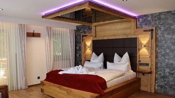 Superior Suite | In-room safe, desk, blackout drapes, soundproofing