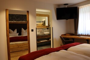 Phòng đôi Deluxe | Khu phòng khách | TV màn hình phẳng