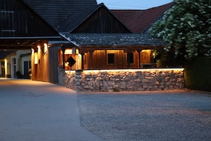 Bãi đậu xe tự phục vụ miễn phí