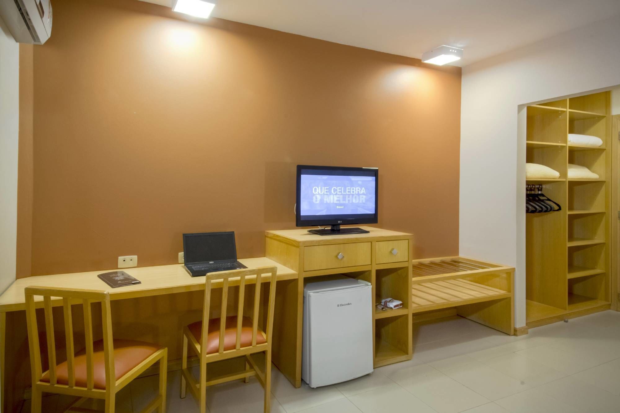 executive room | 1 bedroom, desk, iron/ironing board, free wifi