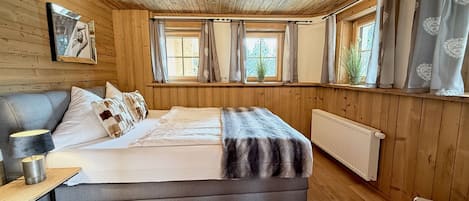 House, 5 Bedrooms | Desk, iron/ironing board, free cribs/infant beds, free WiFi