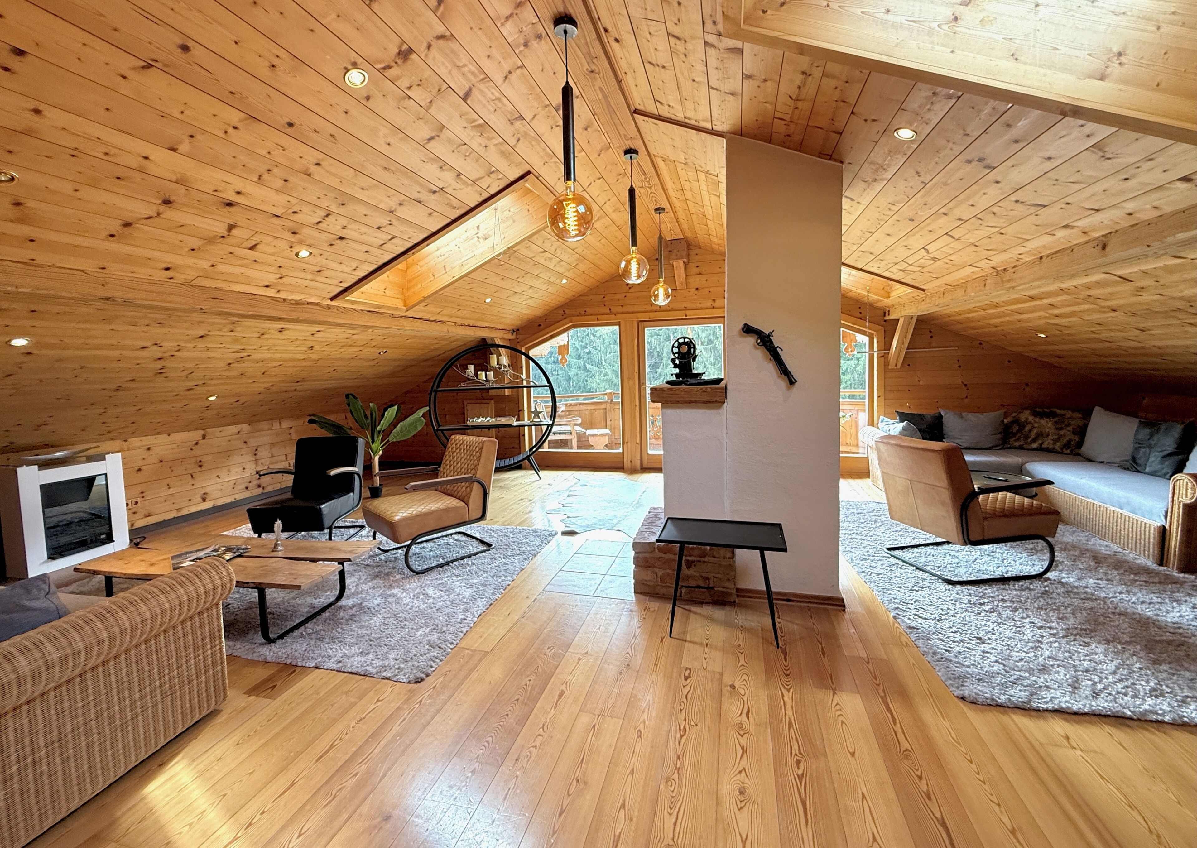 Rumah, 5 kamar tidur | Ruang keluarga | TV layar datar