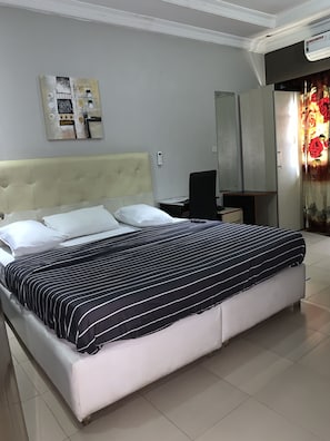 Room - Pulville Boulevard (Lagos)