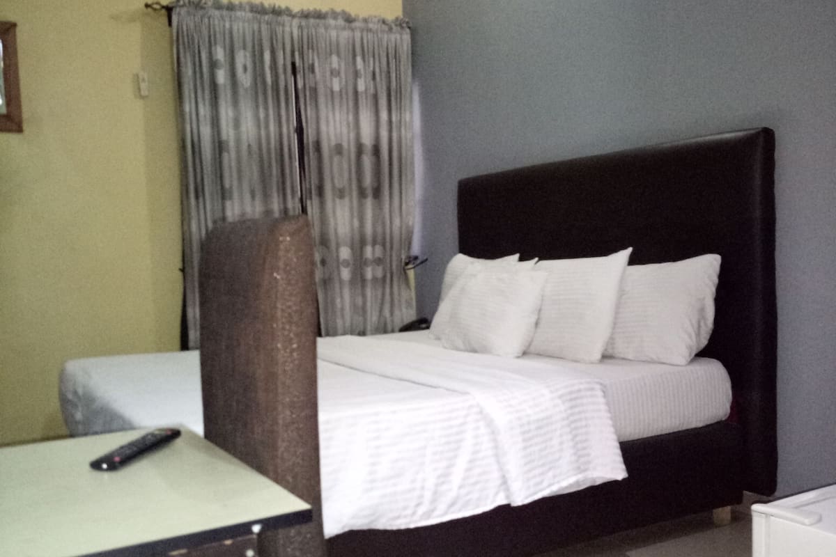 Quarto casal luxo, 1 cama de casal | Escrivaninha, quartos à prova de som, Wi-Fi de cortesia, roupa de cama