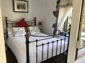 1 chambre, fer et planche à repasser, accès au Wi-Fi (inclus)