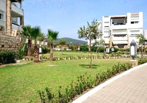 المنطقة المحيطة بالمنشأة