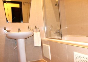 Bathtub, bidet