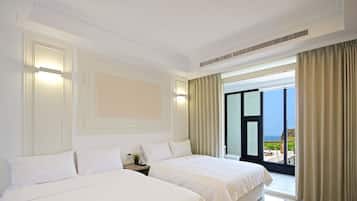 Standard Quadruple Room, 2 Queen Beds, Sea View | Blackout curtains, bed sheets