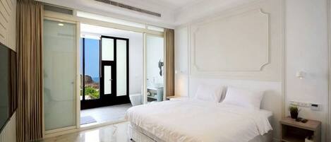 Standard Double Room, 1 King Bed, Ocean View | Blackout drapes, bed sheets