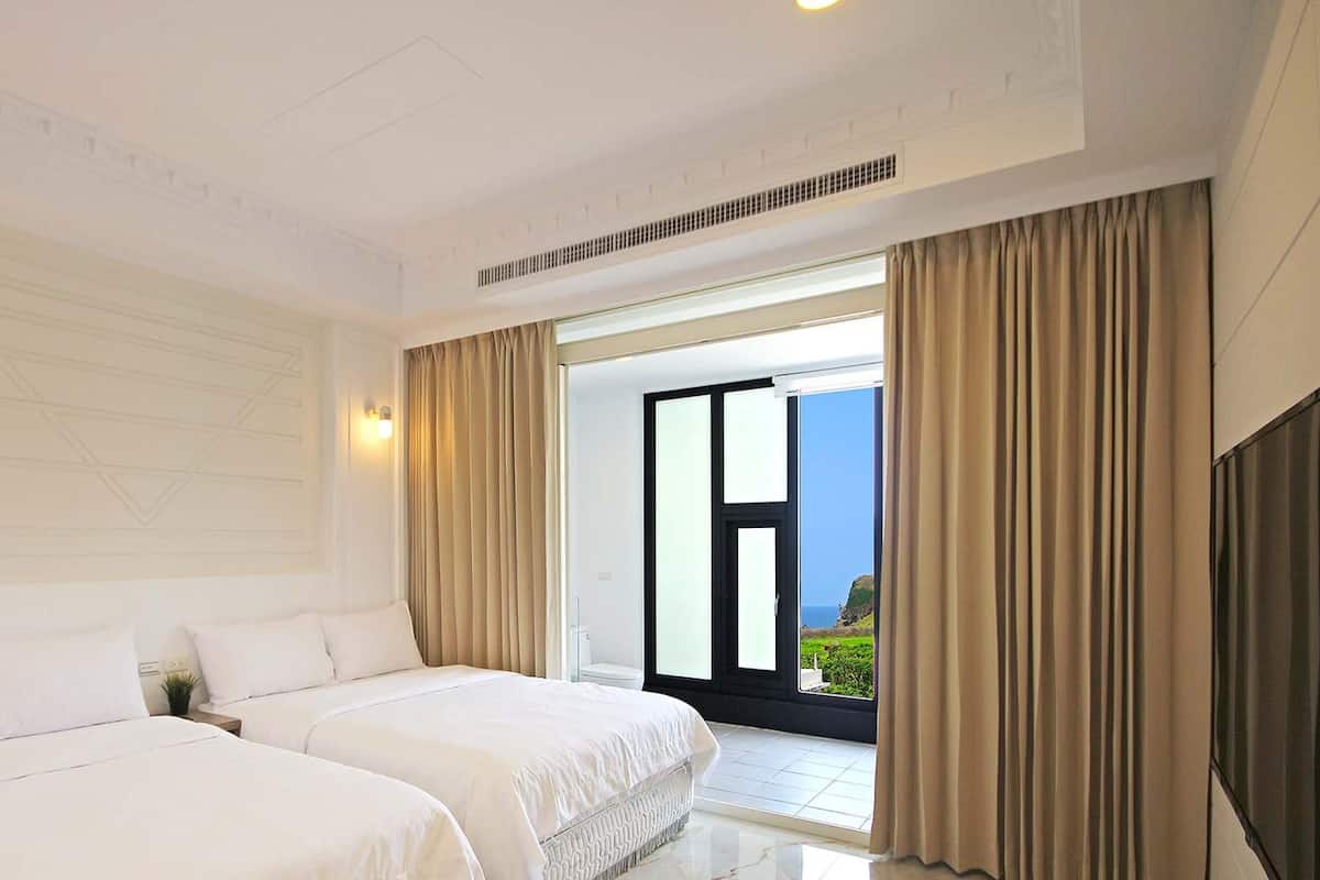 Blackout drapes, bed sheets