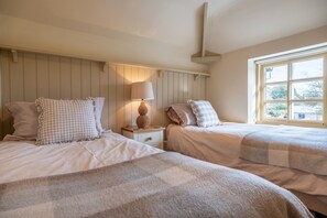 3 Schlafzimmer, Reisekinderbett, Internetzugang, Bettwäsche