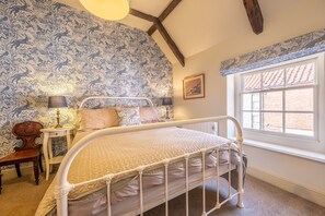 3 dormitorios, cuna de viaje, Internet y ropa de cama