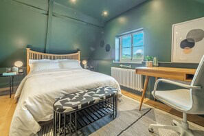 4 bedrooms, internet, bed sheets