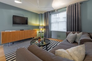 Televisión, chimenea