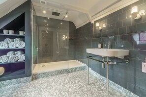 Towels - The Old Post Office (W), Wells-next-the-Sea, Norfolk (25-27 High Street)