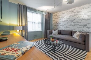 Televisión, chimenea