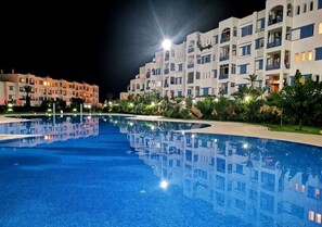 حمام سباحة