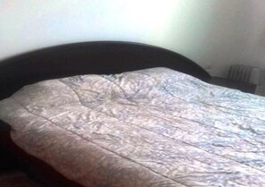 2 bedrooms, bed sheets