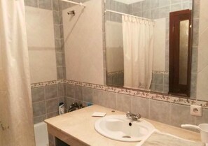 Badekar, bidé og håndklær