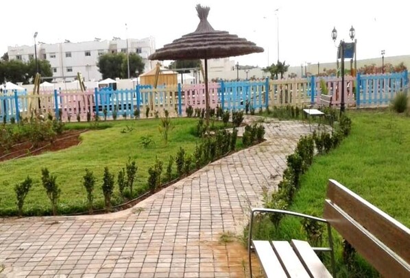 المنطقة المحيطة بالمنشأة